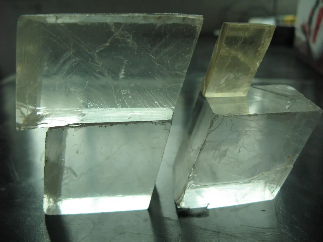 Natural calcite mineral used as feed for calcium carbonate powder