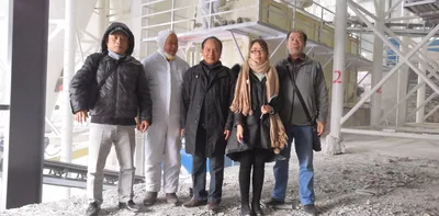 Vietnamese customer visiting grinding mill factory